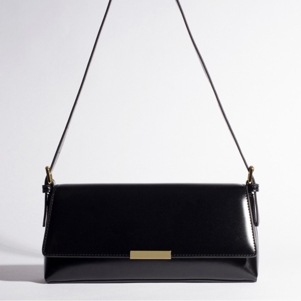 Leather Shoulder Bag in Black